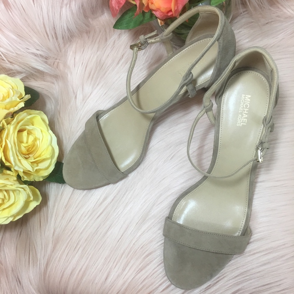 MICHAEL KORS SIMONE OPEN TOE SUEDE SANDALS, TAN, SIZE 10M - Picture 3 of 5